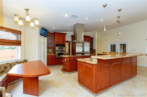 580 La Villa Dr, Miami Springs, FL 33166 photo 21