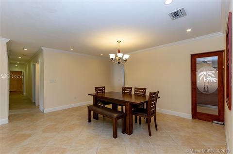 580 La Villa Dr, Miami Springs, FL 33166 photo 9