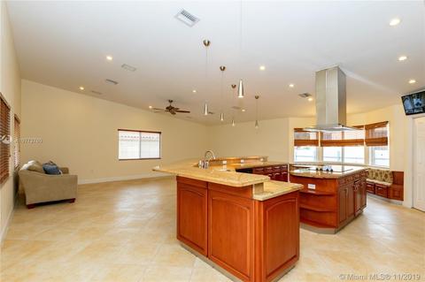 580 La Villa Dr, Miami Springs, FL 33166 photo 16