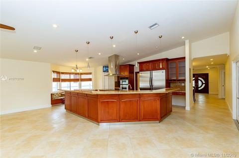 580 La Villa Dr, Miami Springs, FL 33166 photo 18
