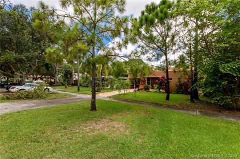 869 Pinecrest Dr, Miami Springs, FL 33166 photo 3