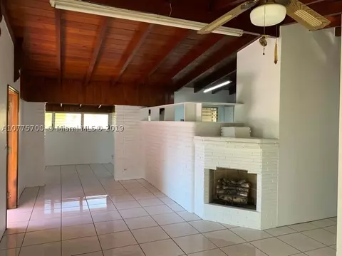 651 SE 3rd Pl, Hialeah, FL 33010 photo 8