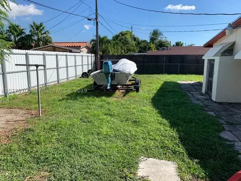651 SE 3rd Pl, Hialeah, FL 33010 photo 17