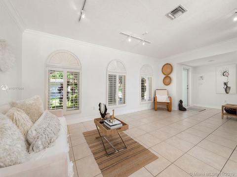 6910 Bottlebrush Dr, Miami Lakes, FL 33014 photo 3