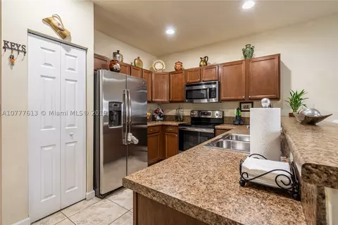 8873 W 35th Ln, Hialeah, FL 33018 photo 8