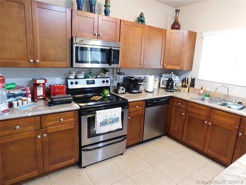600 NE 1st Pl, Hialeah, FL 33010 photo 12