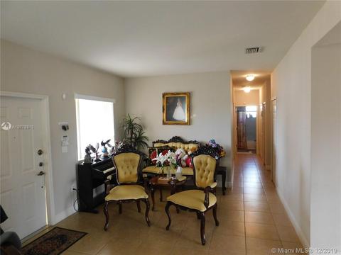 600 NE 1st Pl, Hialeah, FL 33010 photo 9