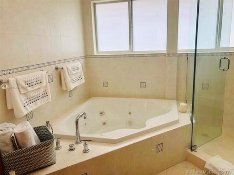 8564 NW 165th St, Miami Lakes, FL 33016 photo 20