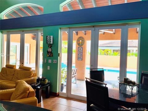 8564 NW 165th St, Miami Lakes, FL 33016 photo 4