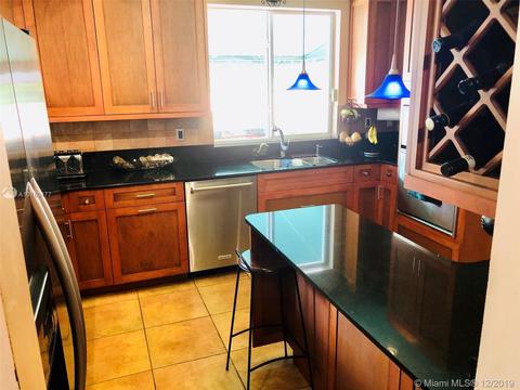 8564 NW 165th St, Miami Lakes, FL 33016 photo 13