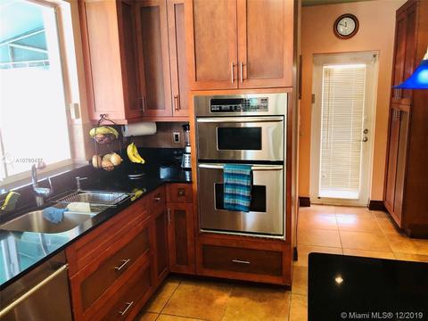 8564 NW 165th St, Miami Lakes, FL 33016 photo 15