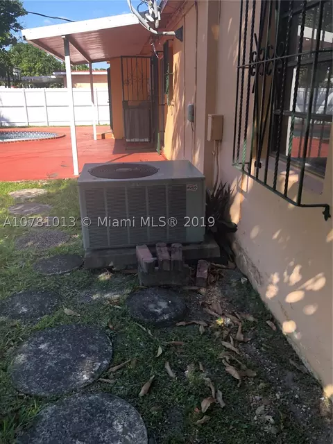 3420 E 8th Ln, Hialeah, FL 33013 photo 10