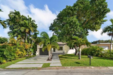 8911 Hawthorne Ave, Surfside, FL 33154 photo 2