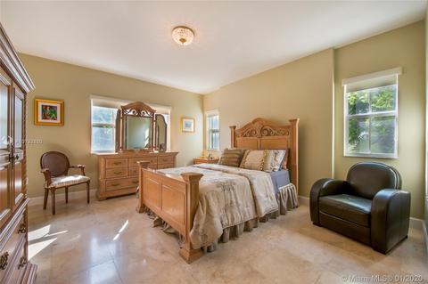 118 Zamora Ave #202, Coral Gables, FL 33134 photo 3