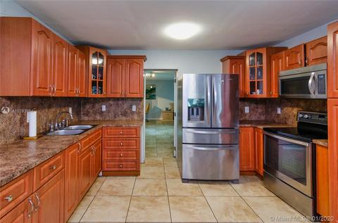 670 NE 5th St, Hialeah, FL 33010 photo 21