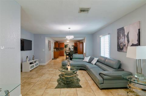 670 NE 5th St, Hialeah, FL 33010 photo 14