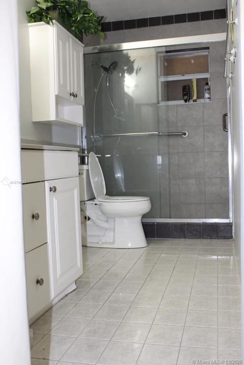 2730 W 73rd Pl, Hialeah, FL 33016 photo 17