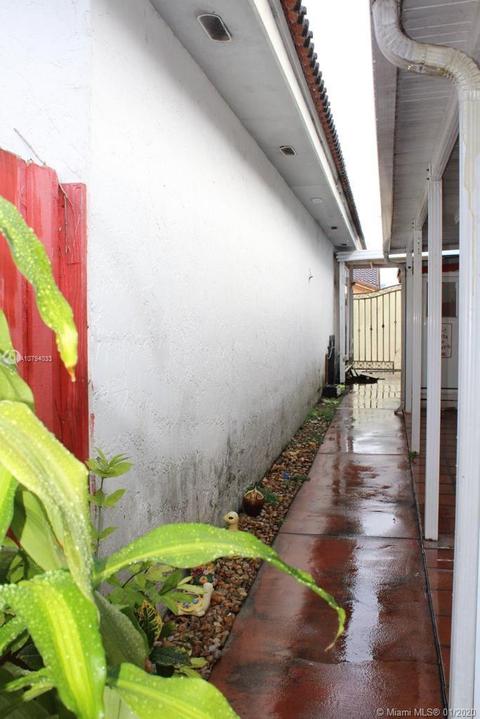 2730 W 73rd Pl, Hialeah, FL 33016 photo 20