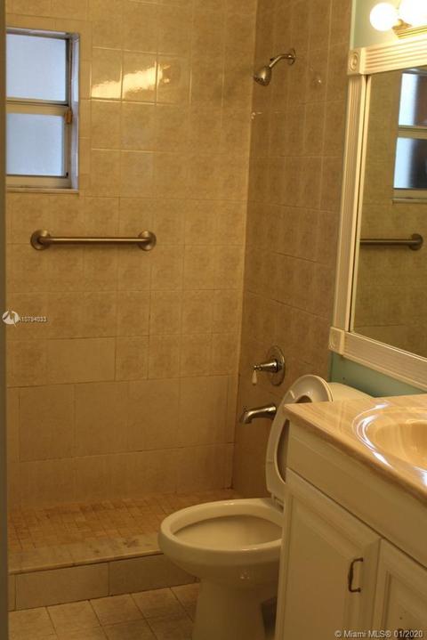 2730 W 73rd Pl, Hialeah, FL 33016 photo 9