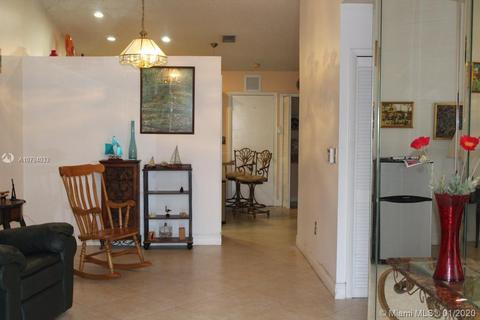 2730 W 73rd Pl, Hialeah, FL 33016 photo 4