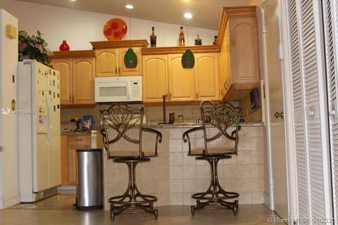 2730 W 73rd Pl, Hialeah, FL 33016 photo 7
