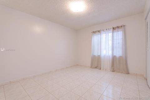 3147 W 69th Pl, Hialeah, FL 33018 photo 6