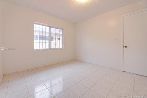3147 W 69th Pl, Hialeah, FL 33018 photo 9