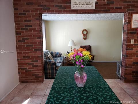 695 W 70th Pl, Hialeah, FL 33014 photo 4