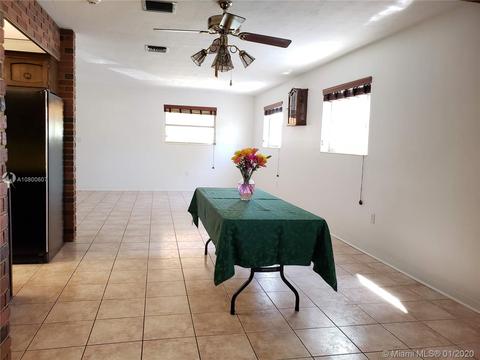 695 W 70th Pl, Hialeah, FL 33014 photo 3