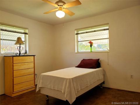 695 W 70th Pl, Hialeah, FL 33014 photo 8