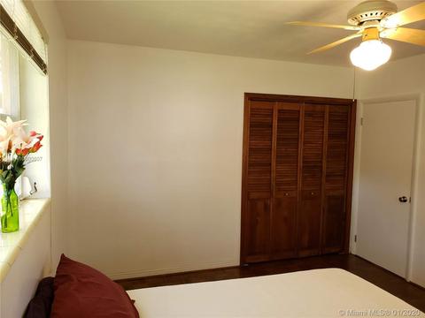 695 W 70th Pl, Hialeah, FL 33014 photo 9