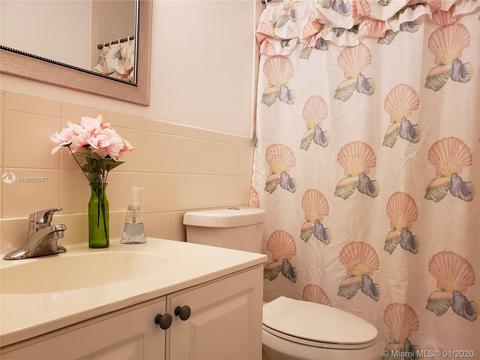 695 W 70th Pl, Hialeah, FL 33014 photo 12