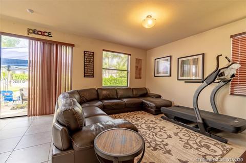 3585 W 86th Ter, Hialeah, FL 33018 photo 8