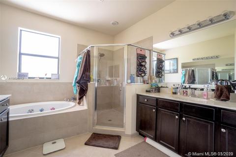 3585 W 86th Ter, Hialeah, FL 33018 photo 13