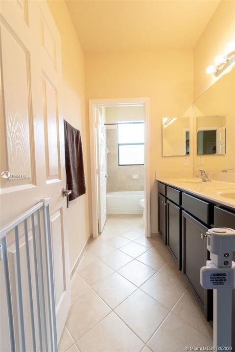 3585 W 86th Ter, Hialeah, FL 33018 photo 16