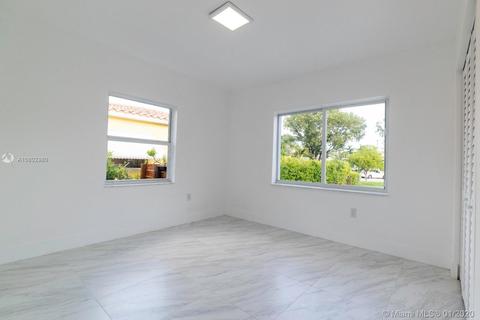 425 Falcon, Miami Springs, FL 33166 photo 10