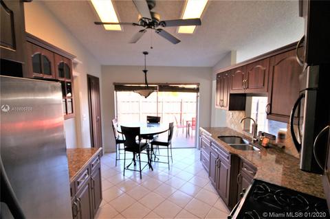 19159 NW 77th Pl, Hialeah, FL 33015 photo 10