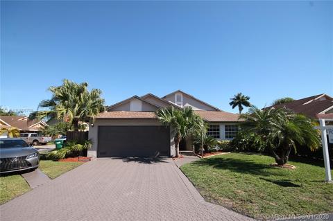 19159 NW 77th Pl, Hialeah, FL 33015 photo 1
