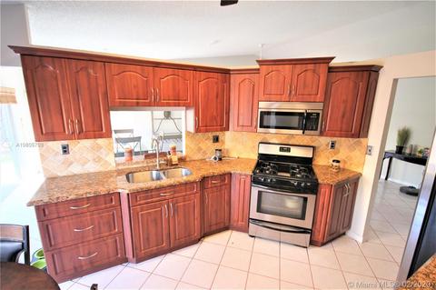 19159 NW 77th Pl, Hialeah, FL 33015 photo 8