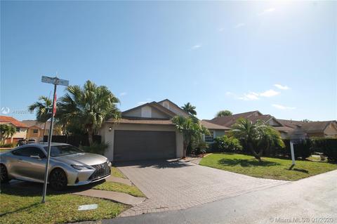 19159 NW 77th Pl, Hialeah, FL 33015 photo 2
