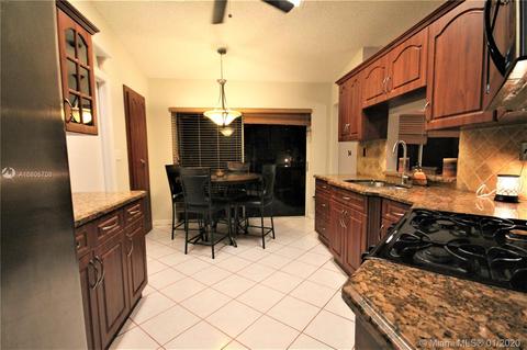 19159 NW 77th Pl, Hialeah, FL 33015 photo 11