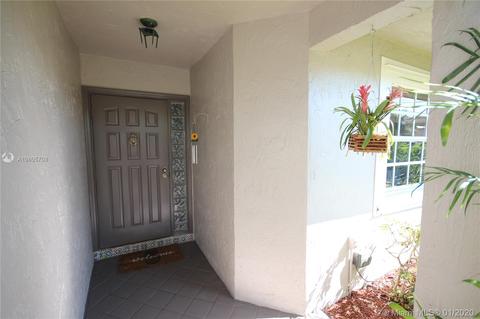 19159 NW 77th Pl, Hialeah, FL 33015 photo 4