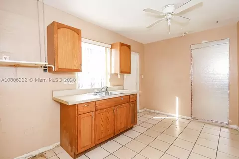 528 E 10th St, Hialeah, FL 33010 photo 11