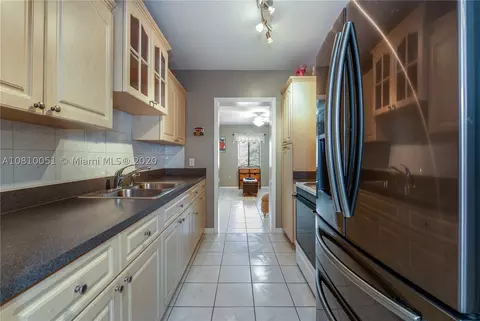 541 E 29th St, Hialeah, FL 33013 photo 4