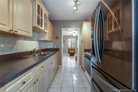 541 E 29th St, Hialeah, FL 33013 photo 4