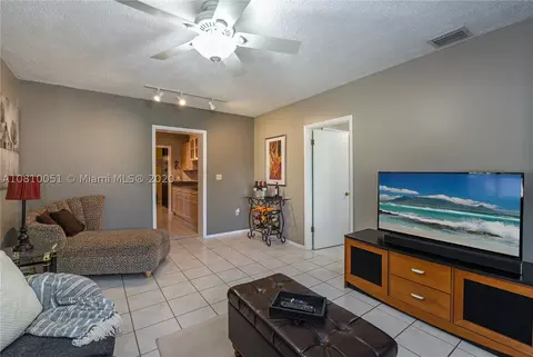 541 E 29th St, Hialeah, FL 33013 photo 6