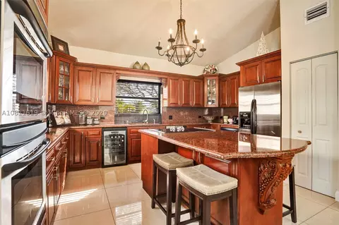 7901 NW 166th St, Miami Lakes, FL 33016 photo 4