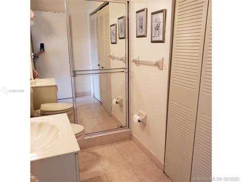 2585 W 64th St, Hialeah, FL 33016 photo 5