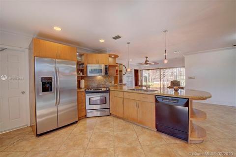 1787 W 79, Hialeah, FL 33014 photo 8