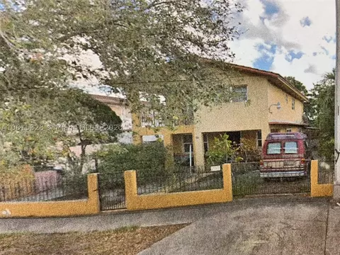 932 E 20th St, Hialeah, FL 33013 photo 1